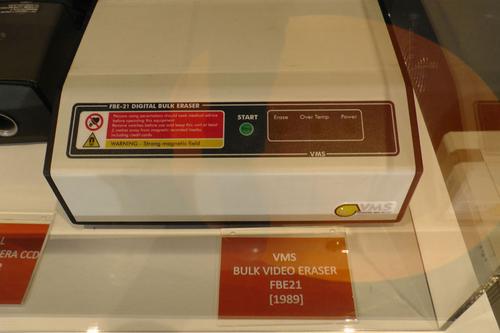 Bulk video eraser (1989)